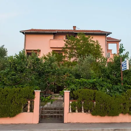 Apartamento A3 Cozy Apt W Big Garden 2 Balconies & Grill Rogoznica (Sibenik-Knin)